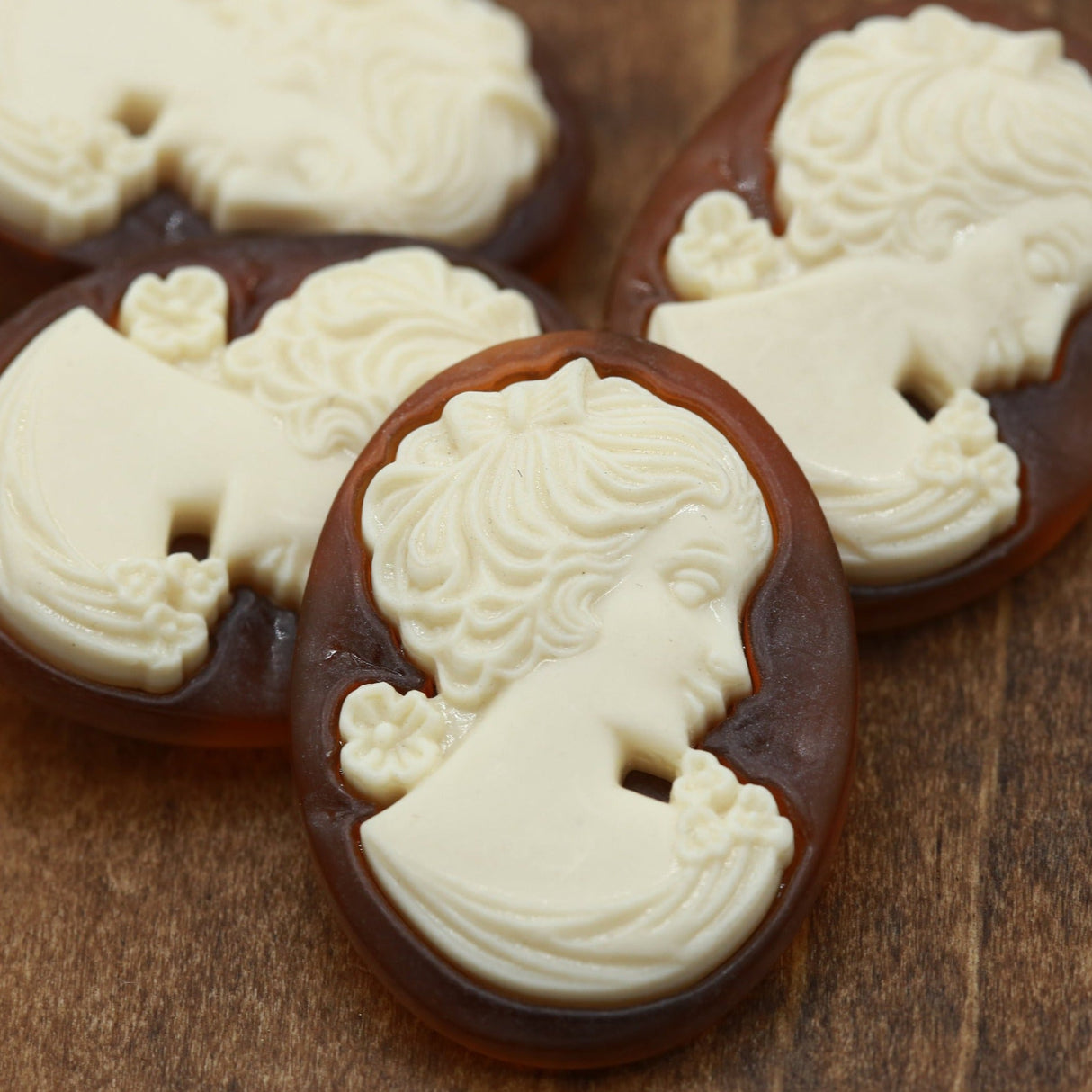 Cameo Button Plastic Gold Ivory Face