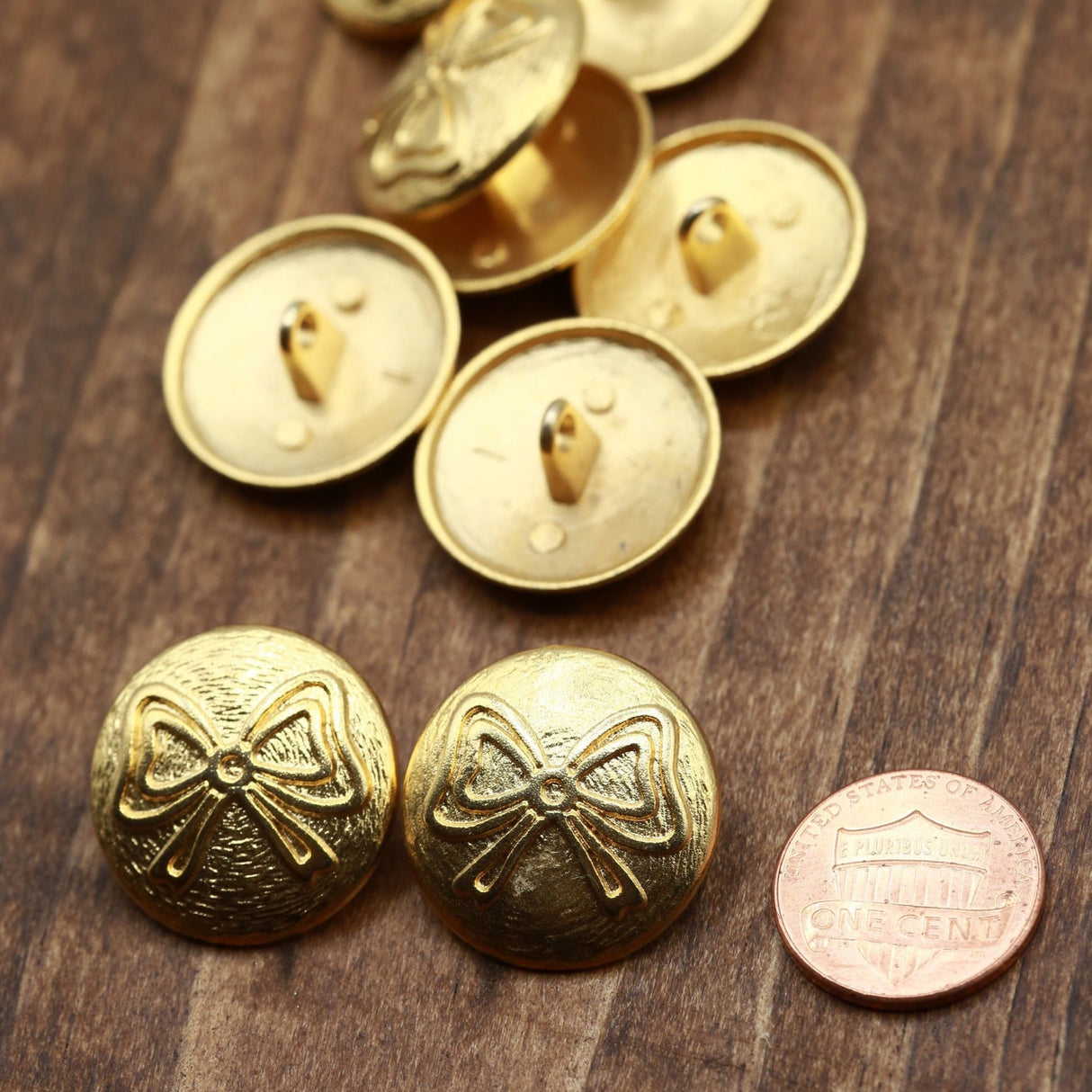 Bow Metal Button Gold 36L