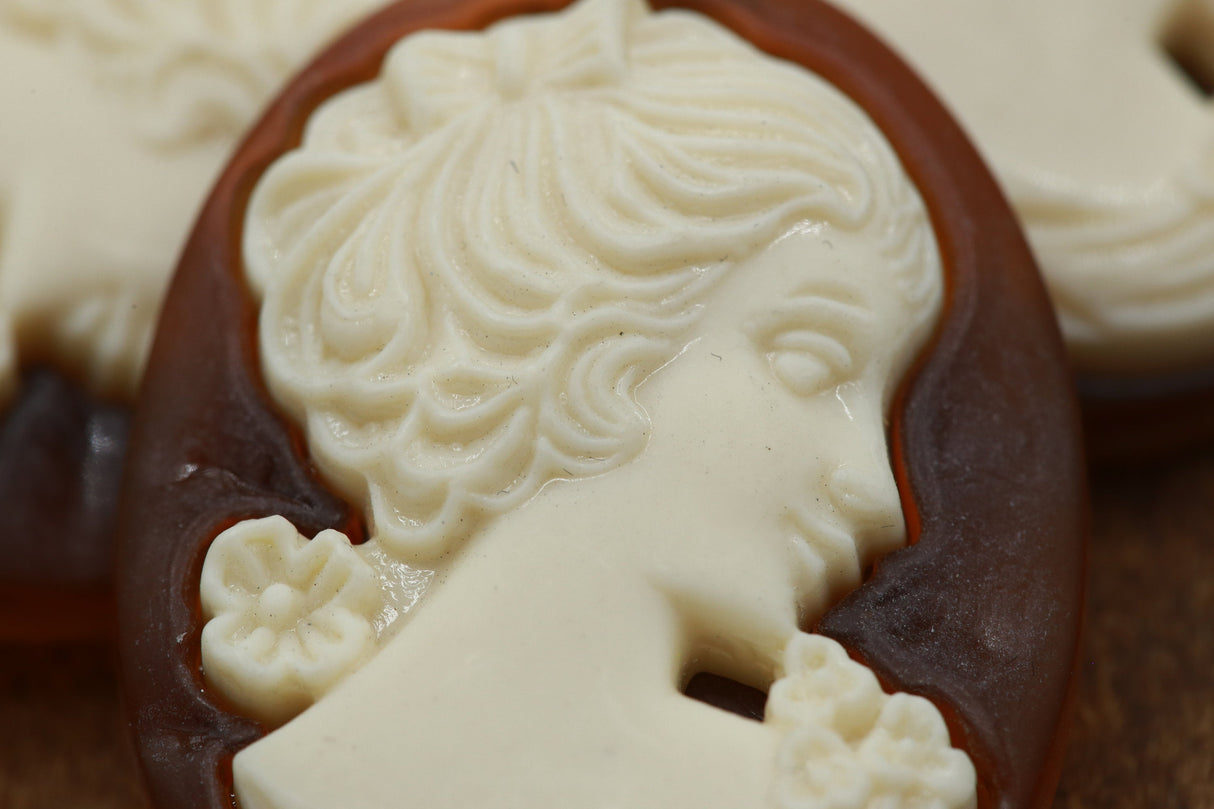 Cameo Button Plastic Gold Ivory Face