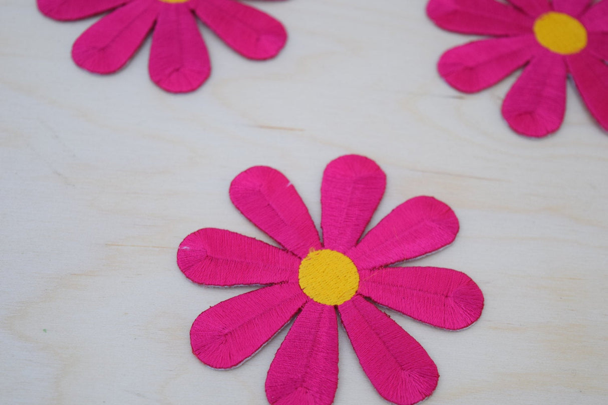 Iron-On Daisy Patch Fuchsia 3 Inch