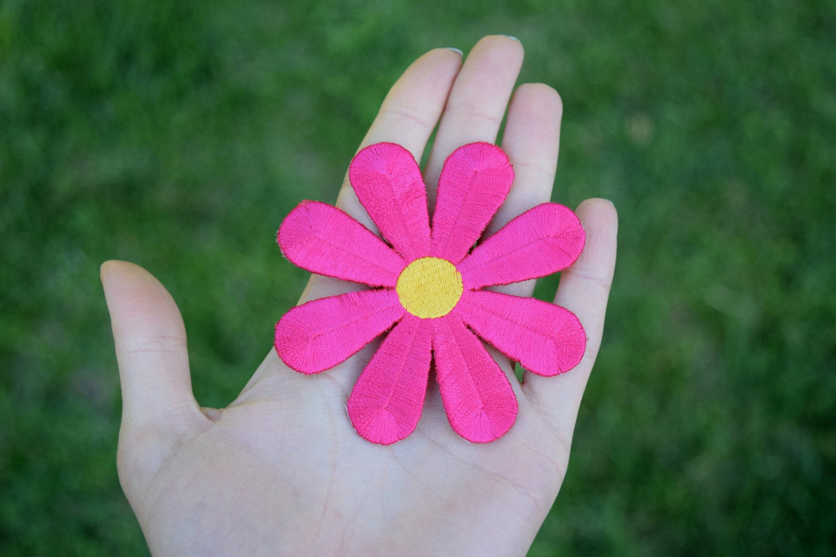 Iron-On Daisy Patch Fuchsia 3 Inch