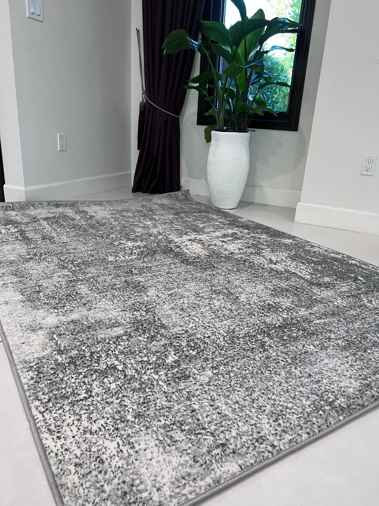 Tess 906 Gray Polyester Area Rug - Gray, TES906 Gray, 5' 3" X 7' 4" (1 Piece)