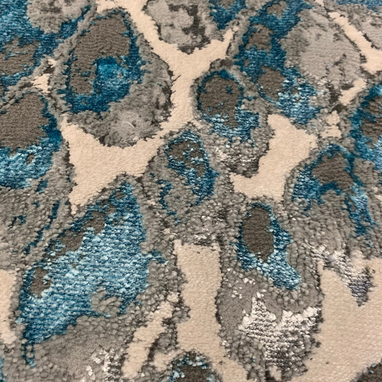Silver Shimmery Changing Color Gray Aqua Blue Polyester Viscose Blend Area Rug Fabric - Color Changing, Gray Aqua Blue, 5' 3" X 7' 5" (1 Piece)