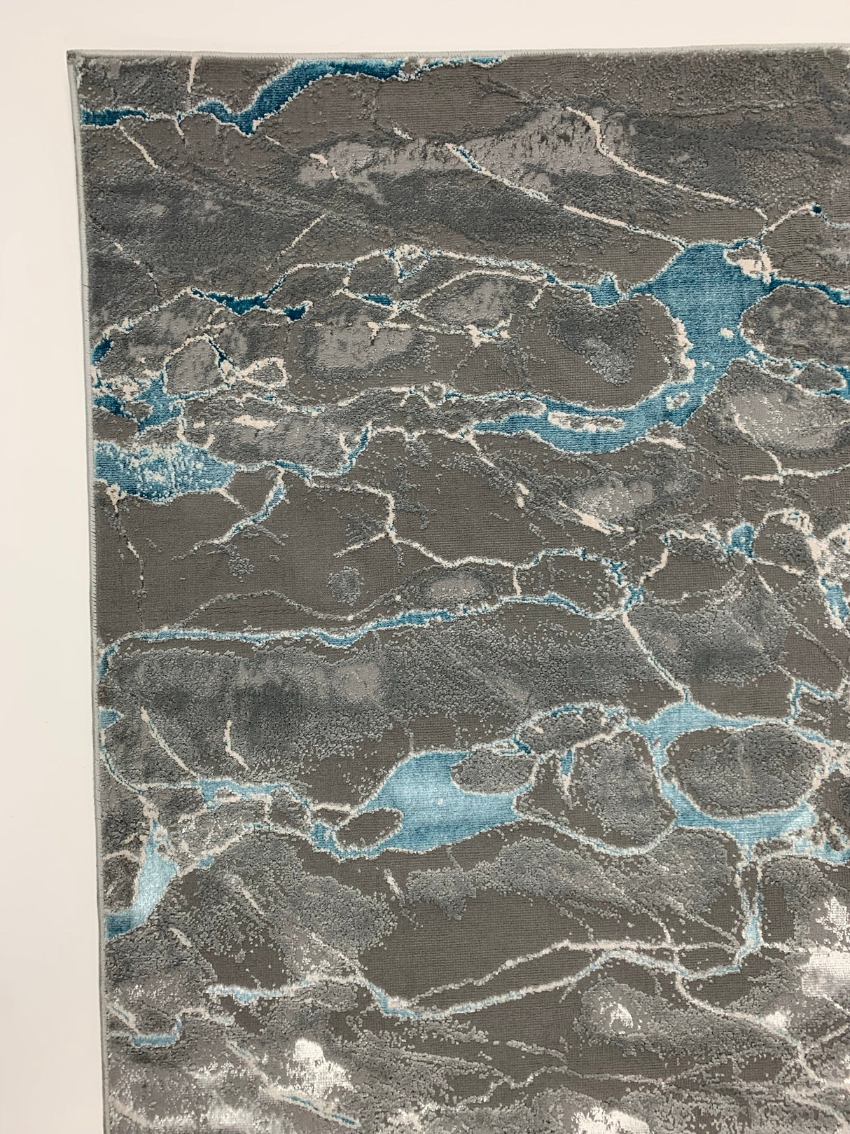 Silver Shimmery Changing Gray Blue Polyester Viscose Blend Area Rug Fabric - Color Changing, Flat Weave, 5' 3" X 7' 5" (1 Rug)