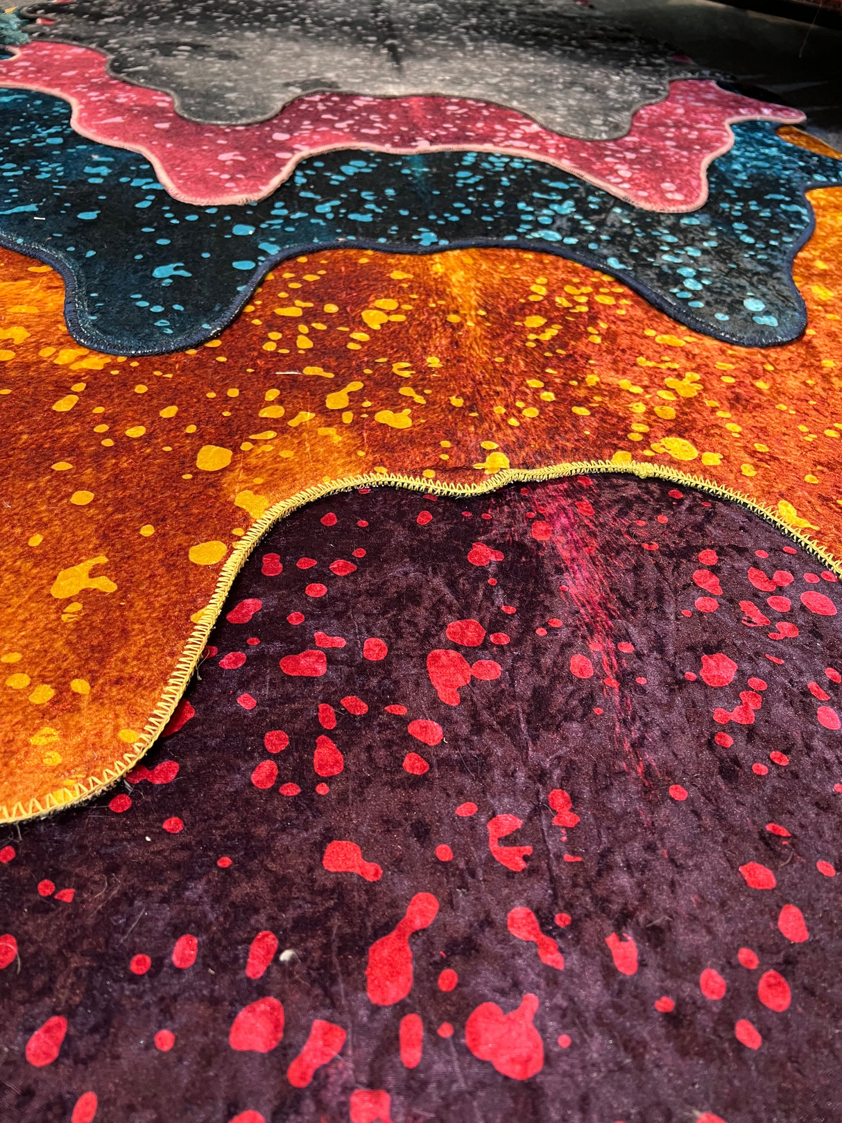 Vegan Metallic Shinny Glow Faux Hide Cowhide Area Rug Carpet - Polyester Fabric - Metallic Yellow, Patchwork Print, 5' X 7' (1 Piece)