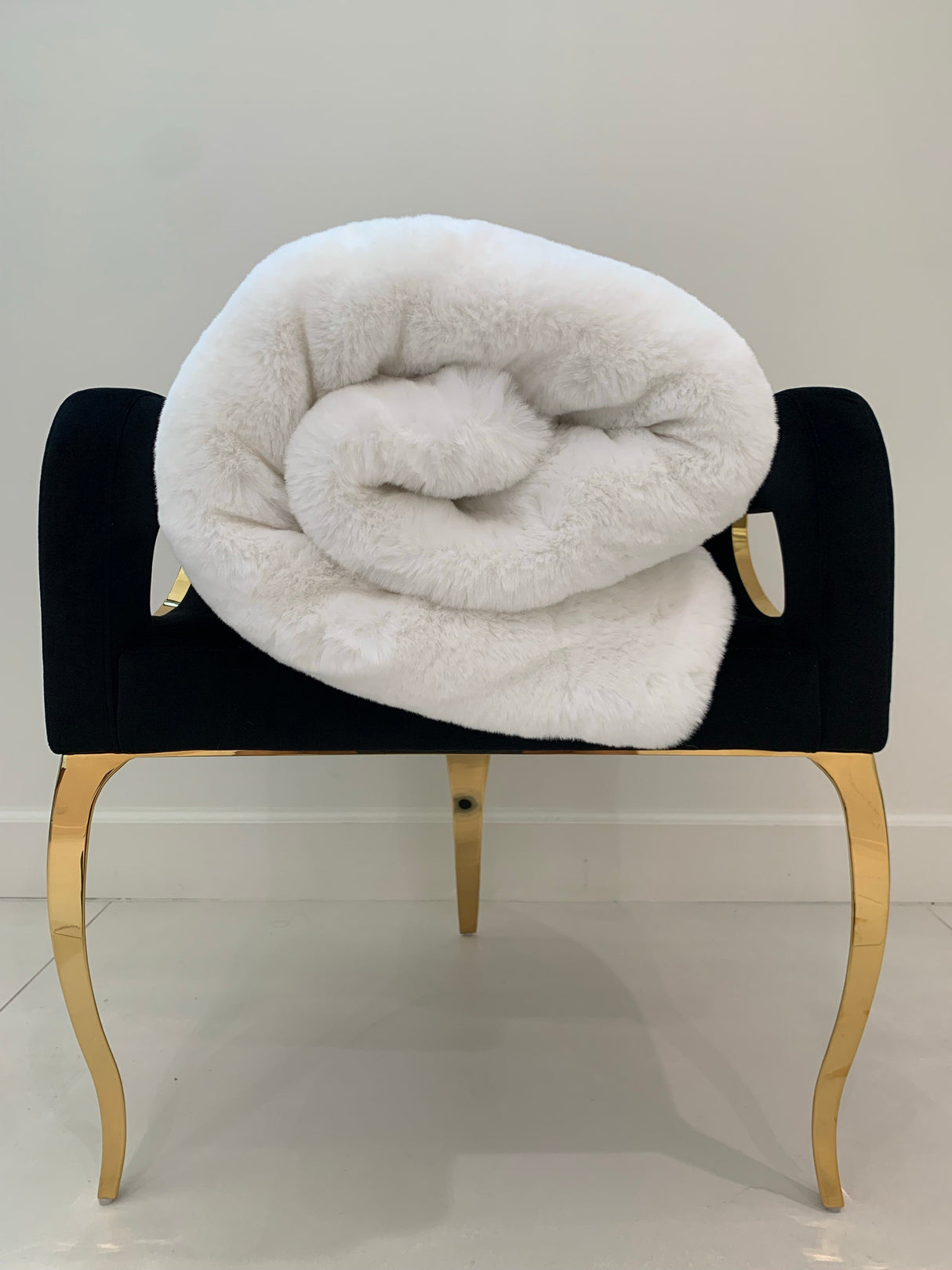 Soft Cozy Faux Fur Fabric - Offwhite, Chinchilla Rabbit Fur Look, 50" X 60" (1 Piece)