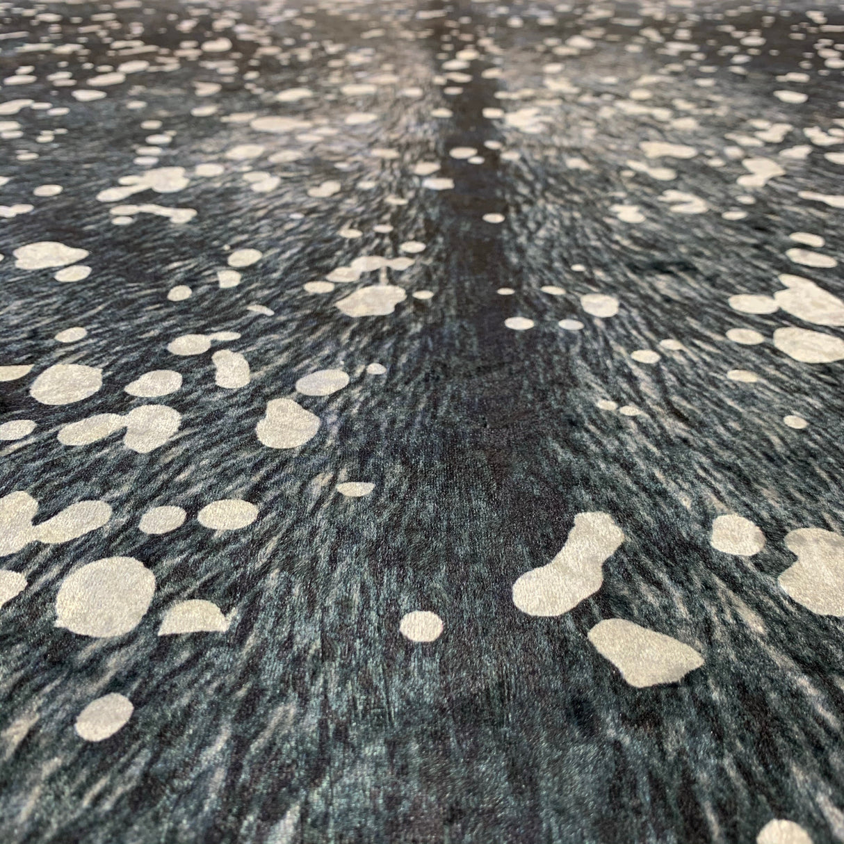 Vegan Metallic Shinny Glow Faux Hide Cowhide Area Rug Carpet - Polyester Fabric - Metallic Yellow, Patchwork Print, 5' X 7' (1 Piece)
