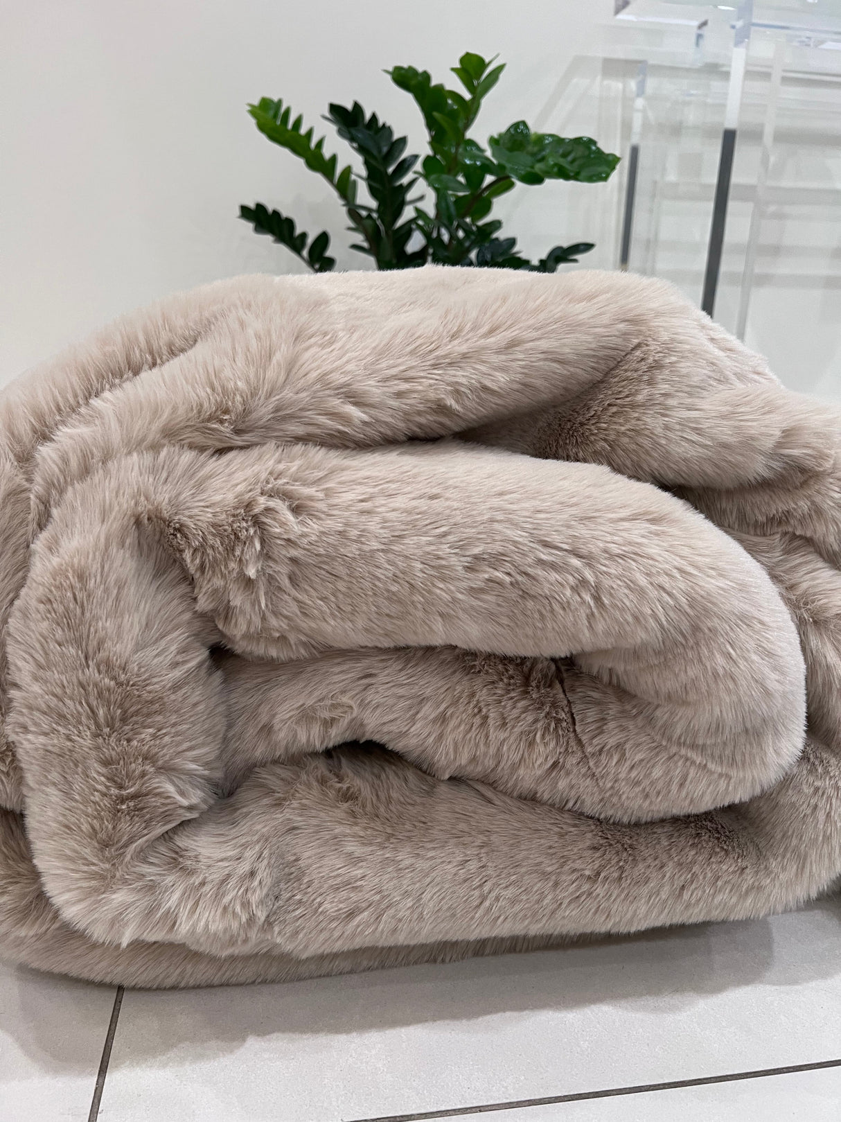 Bella Rug Collection Polyester Fabric - Soft Luxurious Modern Rug, Sandy Beige, Slate Silver, Raven Charcoal, 6' 5" x 9' 2", 2' x 6' (1 Piece)