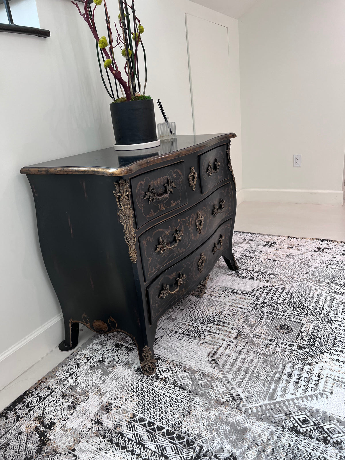 Chromatic Elegance Foldable Flat Weave Area Rug with Shifting Hues