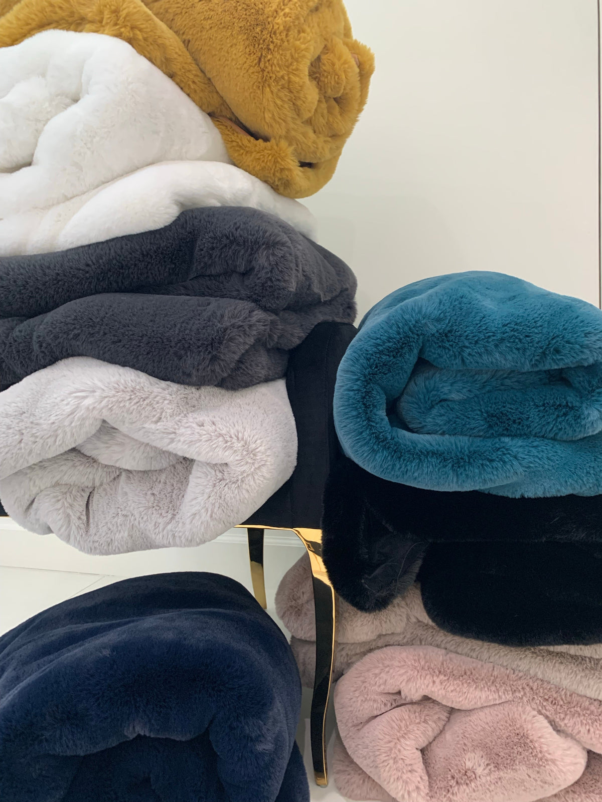 Soft Cozy Faux Fur Blanket/Coverlet/Bedspread/Throw/Bedcover/Quilt for Luxurious Comfort