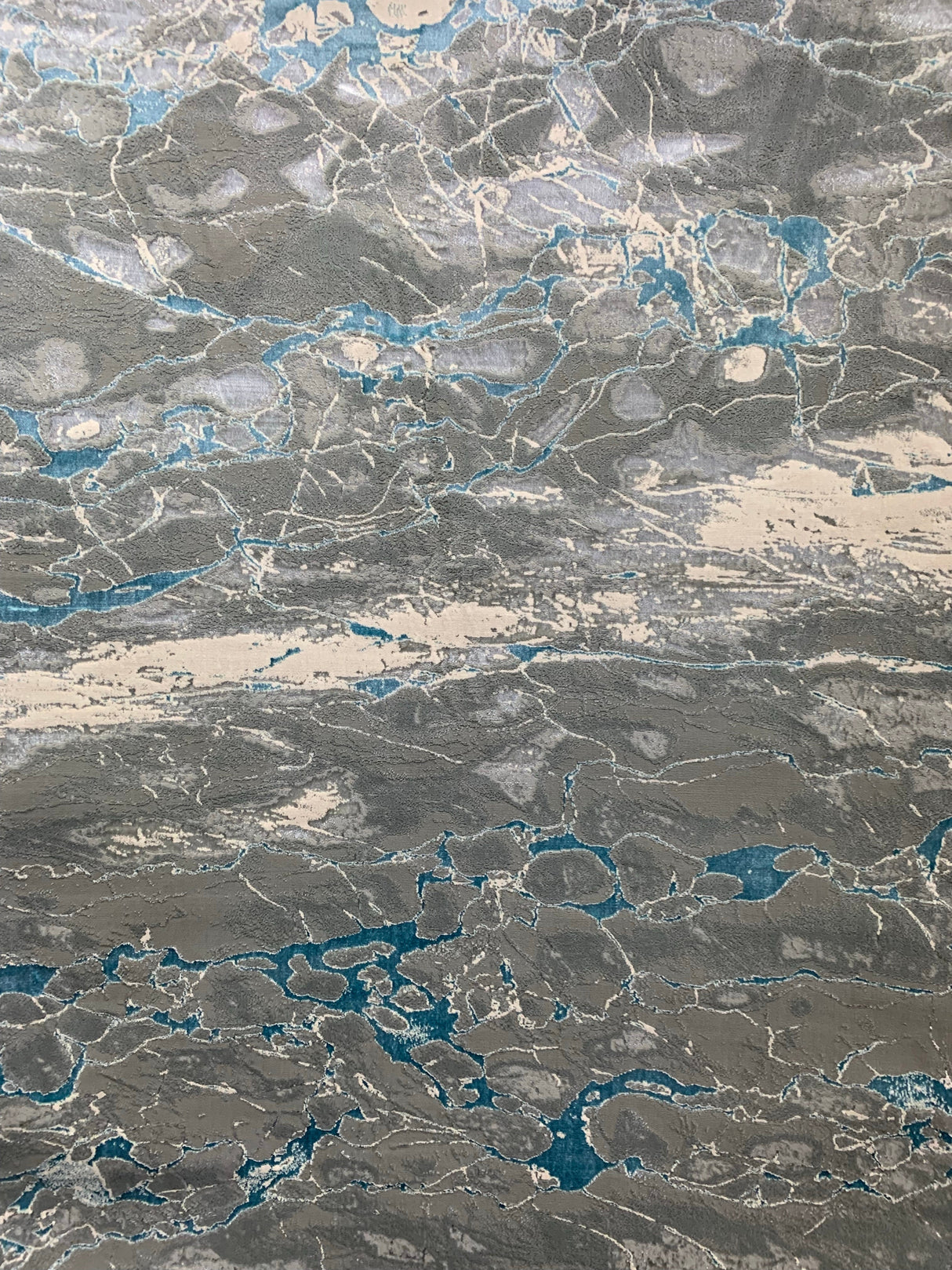 Silver Shimmery Changing Gray Blue Polyester Viscose Blend Area Rug Fabric - Color Changing, Flat Weave, 5' 3" X 7' 5" (1 Rug)