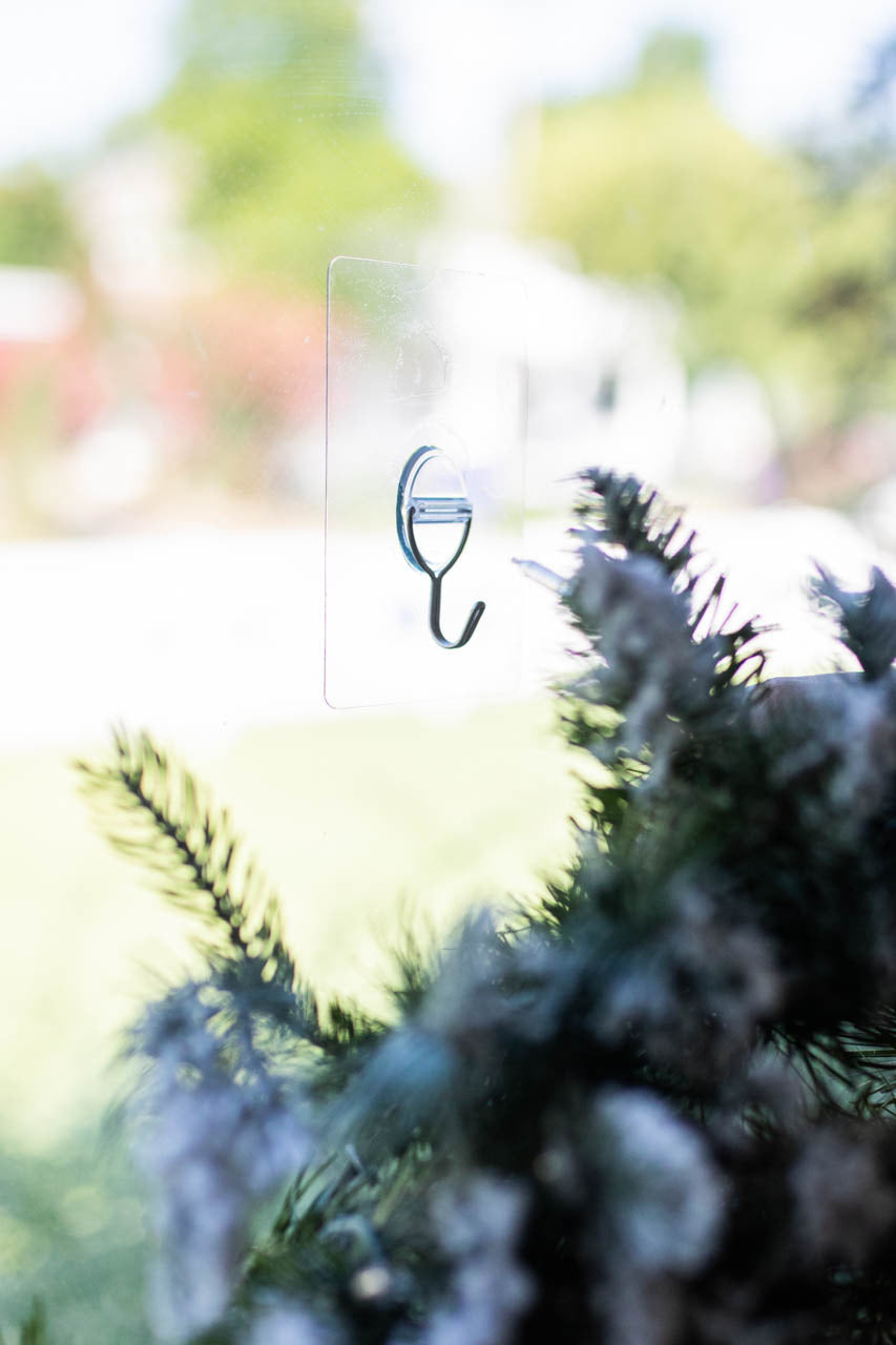 Magic Self Adhesive Wreath Hanger- Set of 4