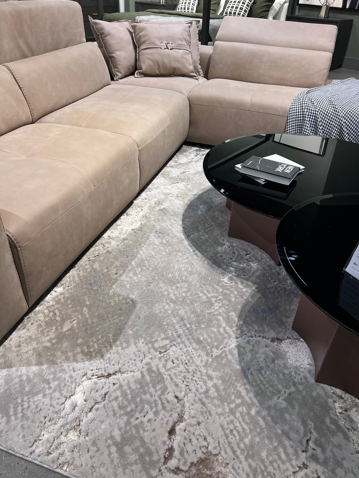 Maximus 232 Polyester Viscose Blend Fabric - Gray/Silver Abstract Design, Color-Changing Flat Weave, 7'6" X 10'3" (1 Rug)