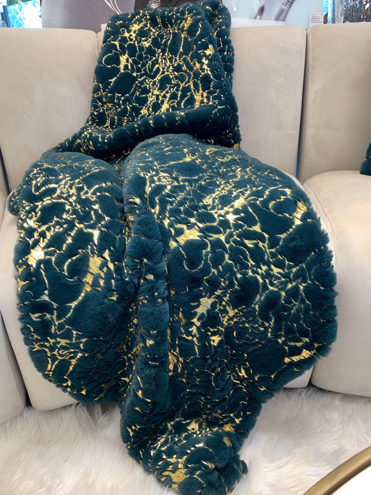 Metallic Golden Scattered Shimmery Design Faux Rabbit Touch Soft Throw Blanket - Polyester Fabric, White Scattered, 50" X 60" (1 Piece)