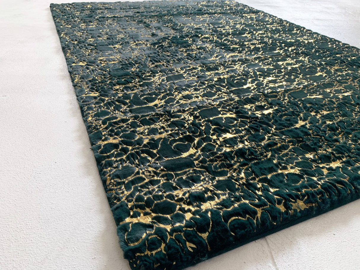 Hunter Green Kingston Faux Fur Rug - Golden Metallic Shimmery Design, 7'6" X 10'3" And 5' X 7' (1 Rug)