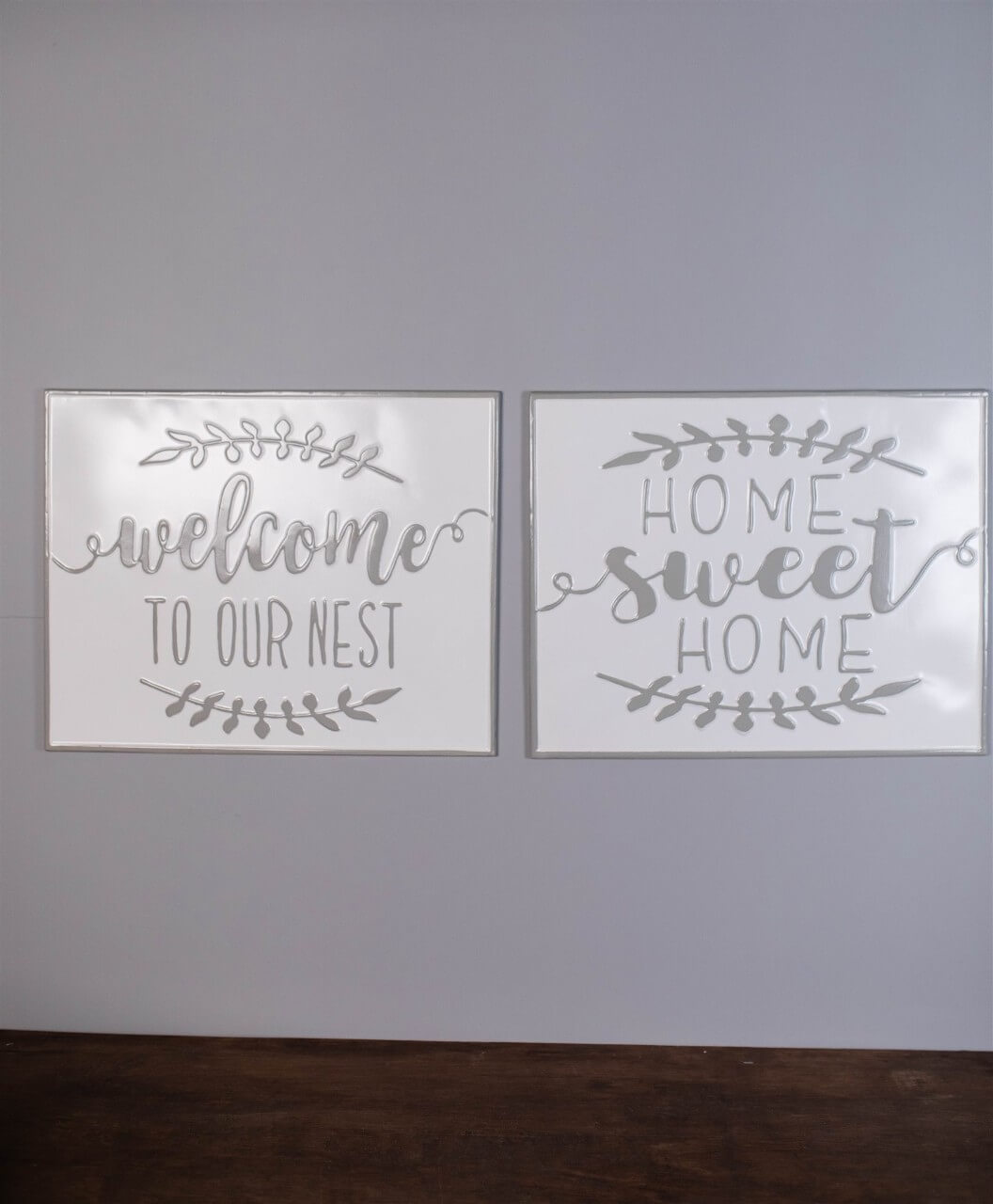 19" White and Grey Metal Enamel Wall Decor