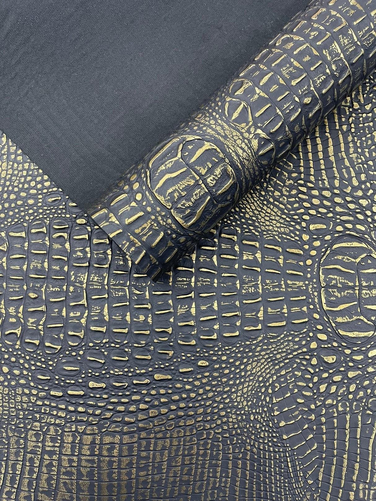 Metallic Gator Vinyl Fabric - Metallic Alligator Texture, 54" Width (1 Yard)