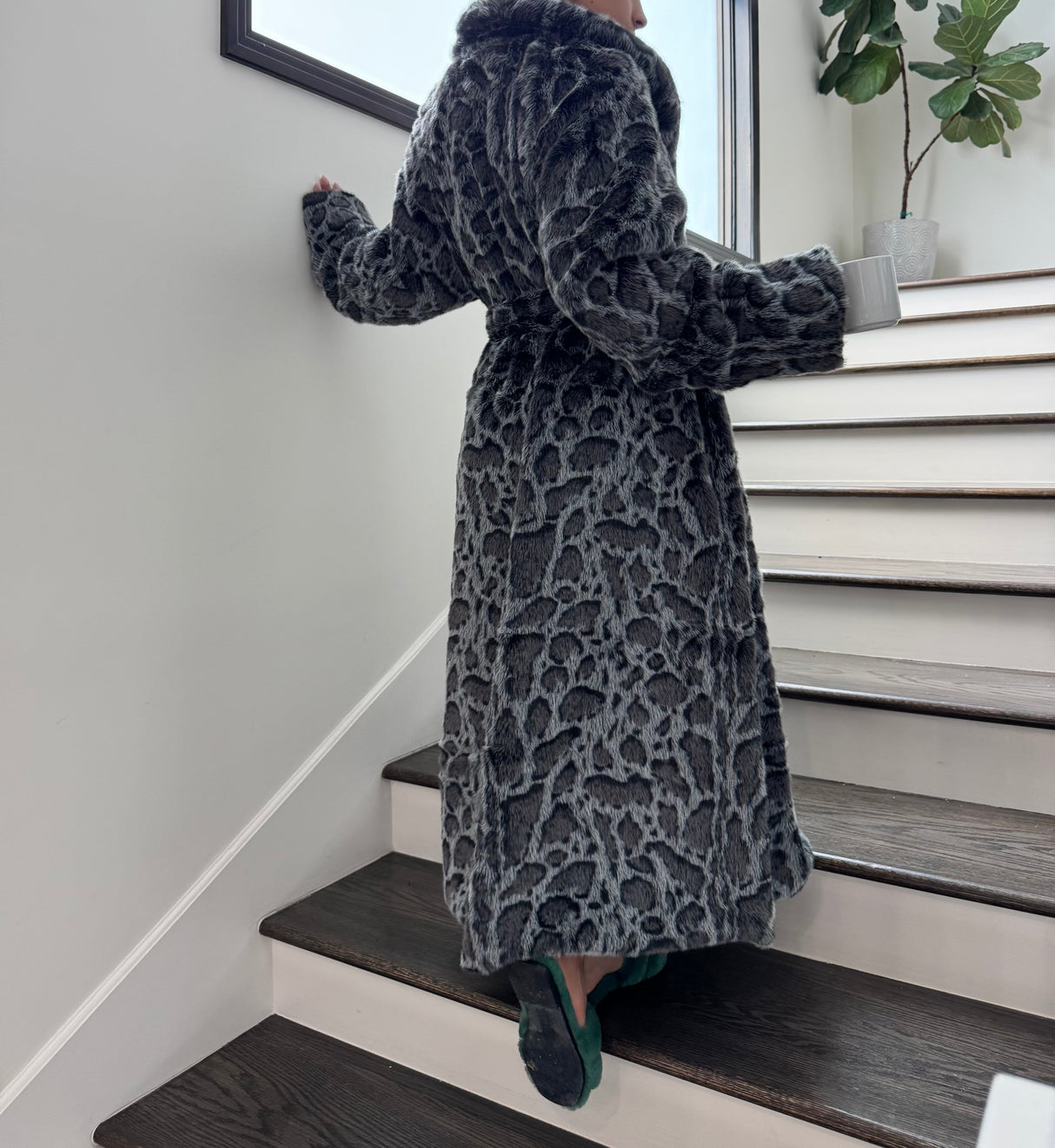 Minko 12 Faux Mink Fabric - Black Leopard, S/M, L/XL (1 Unit)