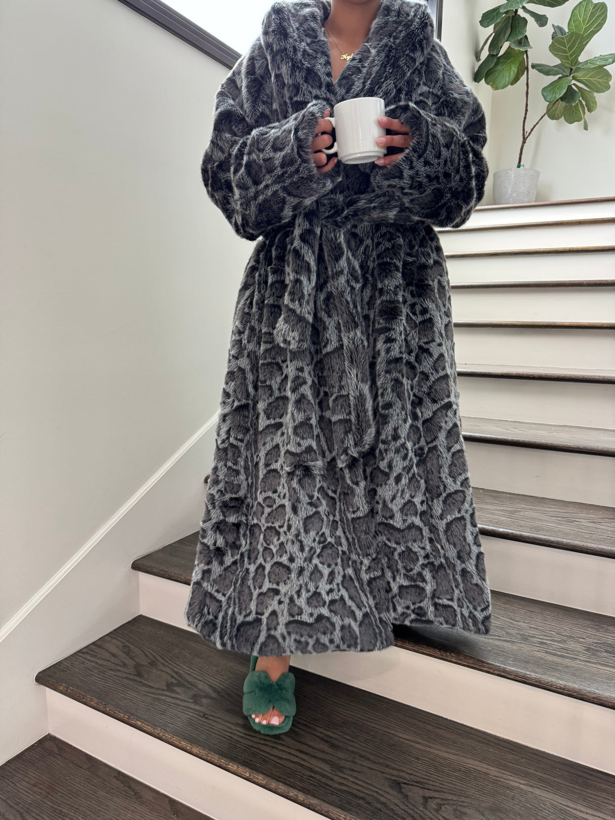 Minko 12 Faux Mink Fabric - Black Leopard, S/M, L/XL (1 Unit)