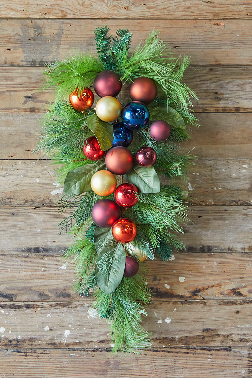 32” Christmas Pine/Ball Swag