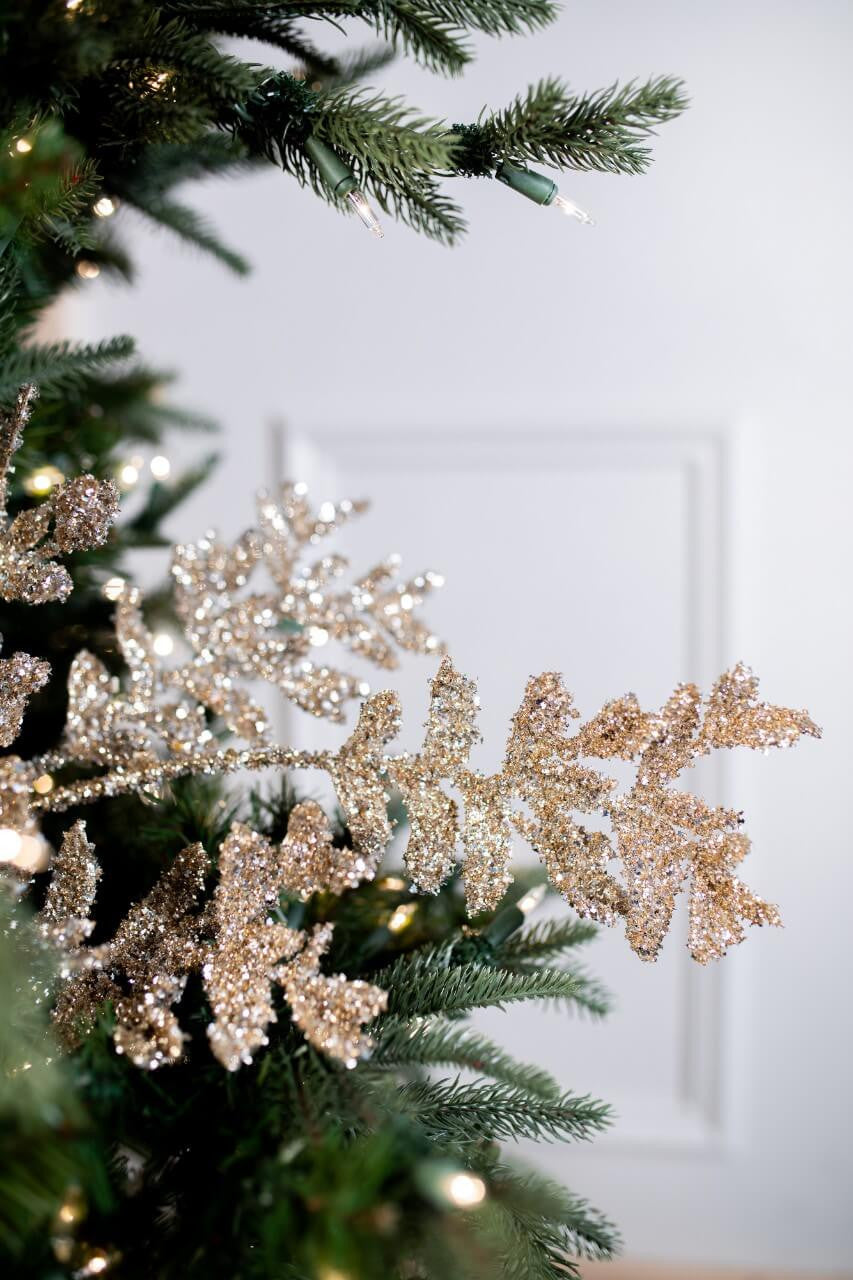 32 Inch Acanthus Leaves Platinum Christmas Spray