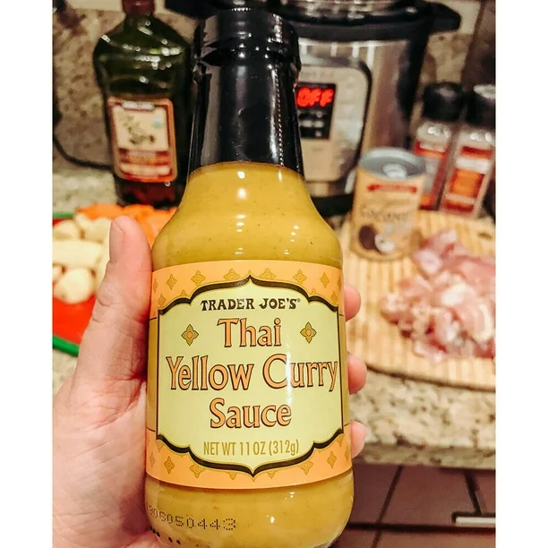 Trader Joes Thai Style Yellow Curry Sauce/11 Oz