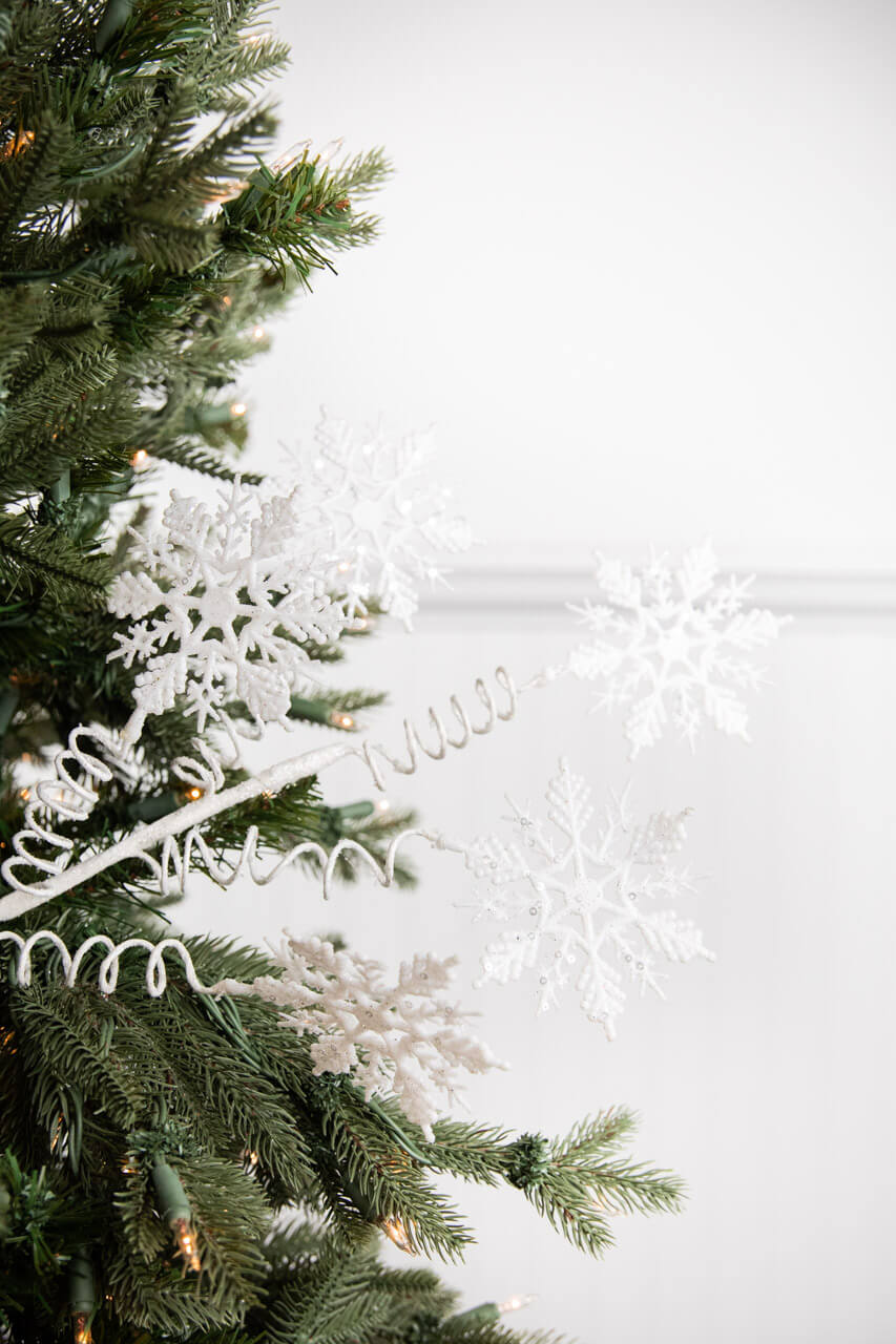 25” White Curly Snowflake Stem