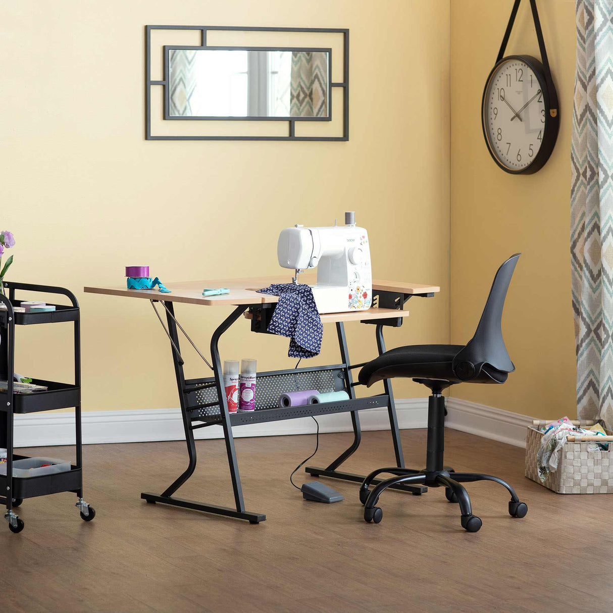Studio Design Eclipse Sewing Table Black / Maple