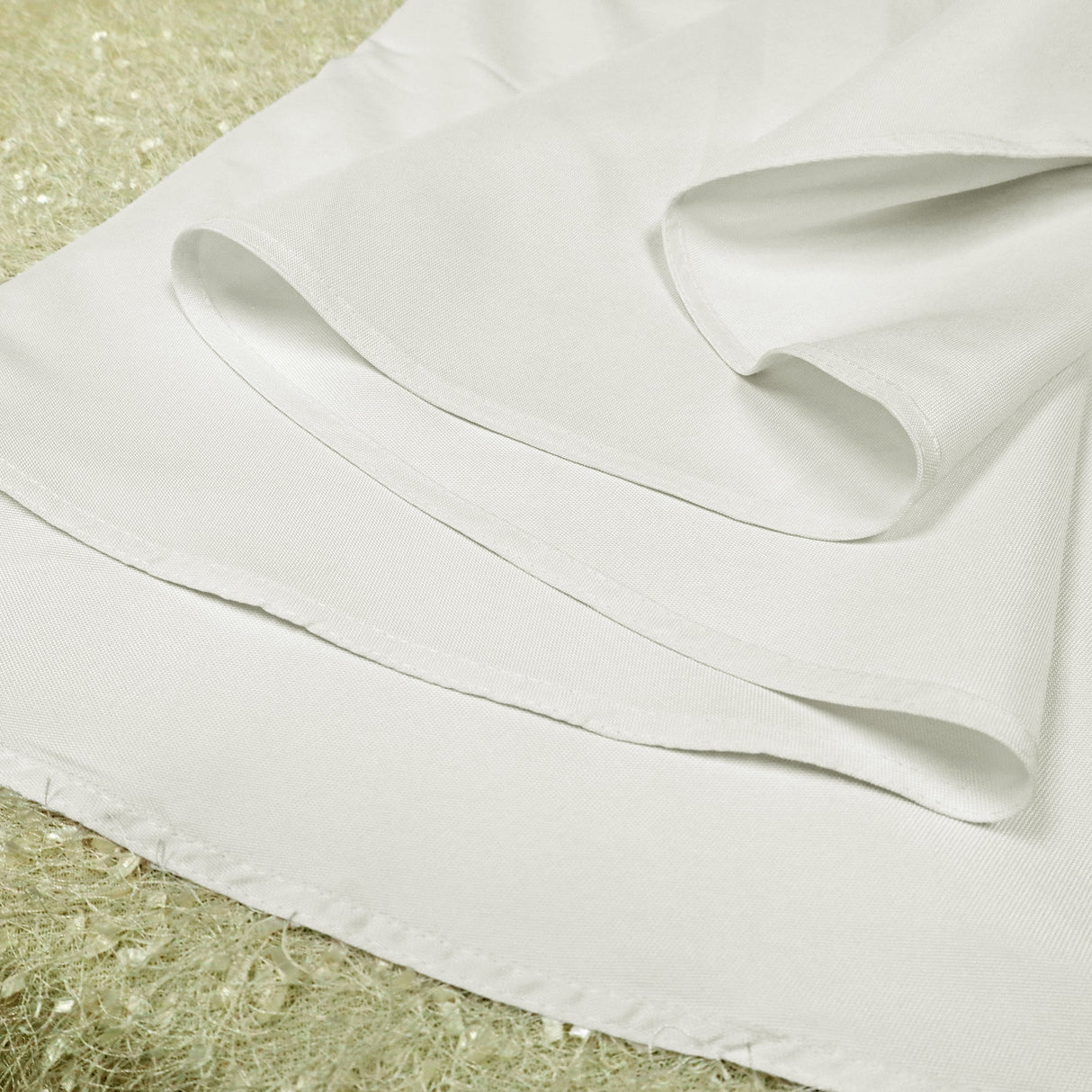 Round Economy Polyester Tablecloth 132 Inch Ivory