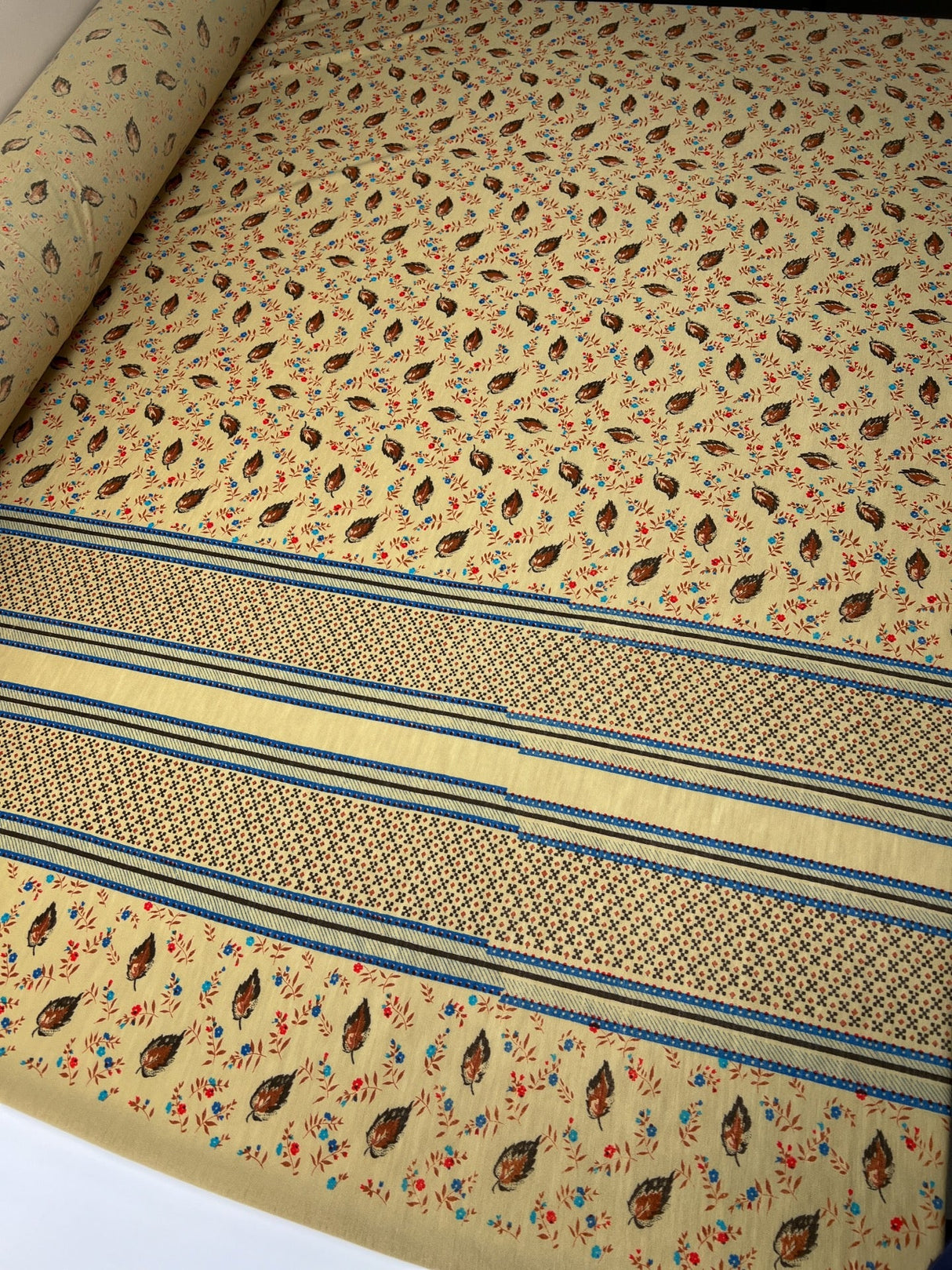 Acrylic Knitted Fabric Beige Blue Printed Lightweight Stretch
