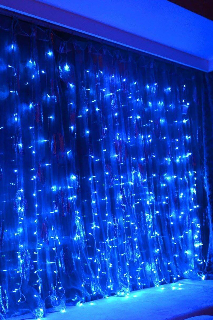 300 LED 12 Strand Twinkling Curtain Light Plug in