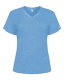 Camiseta de manga corta con cuello en V de rendimiento triblend para mujer