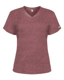 Camiseta de manga corta con cuello en V de rendimiento triblend para mujer
