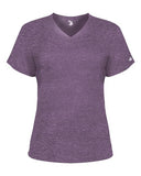 Camiseta de manga corta con cuello en V de rendimiento triblend para mujer