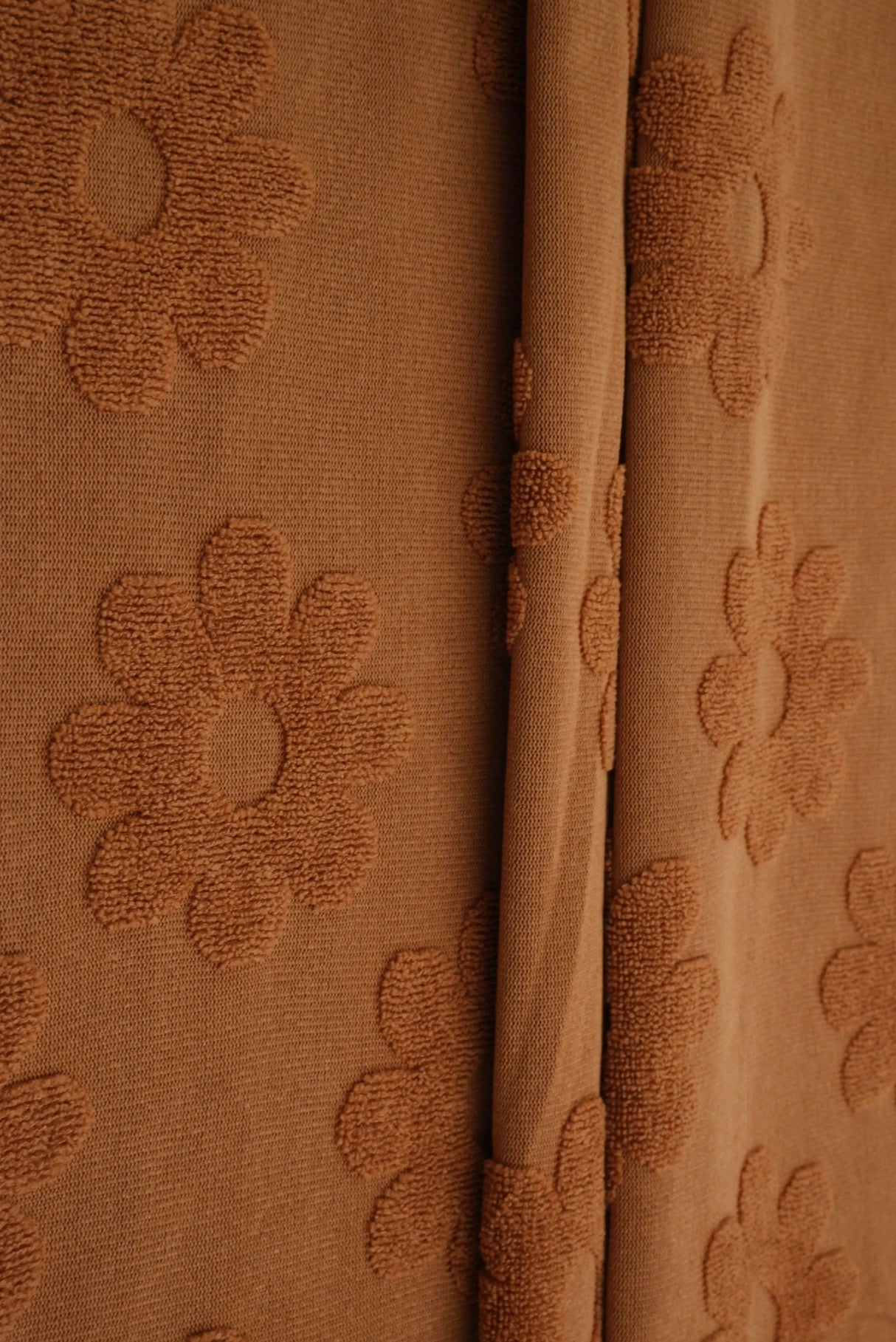 1 Yard Floral Daisy Jacquard Towel Knit Fabric 58/60 Inch Wide Plush Heavyweight Textile for Towels & Home Accessories