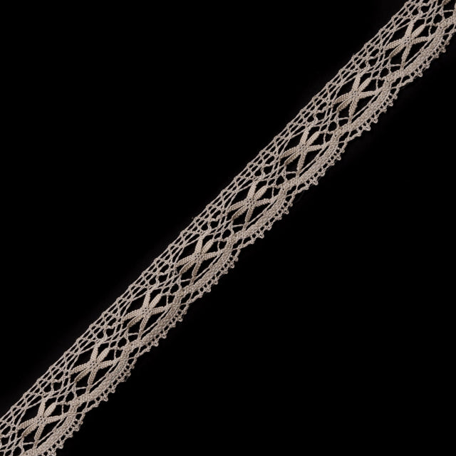 Ivory Crochet Trim with Scalloped Edges - 0.75"