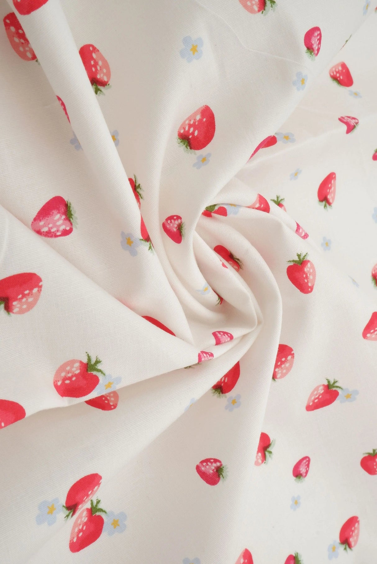 1 Yard Stretch Poplin Strawberry Print Fabric, 57/58? Wide Cotton Spandex Blend