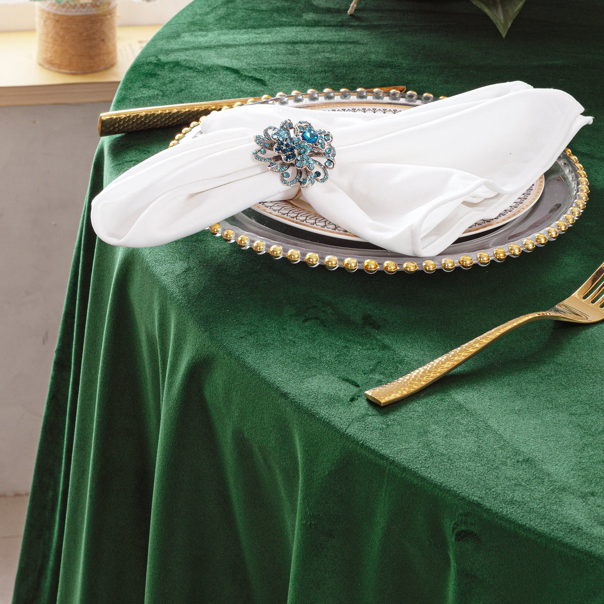 Round Velvet Tablecloth 120in Emerald Green