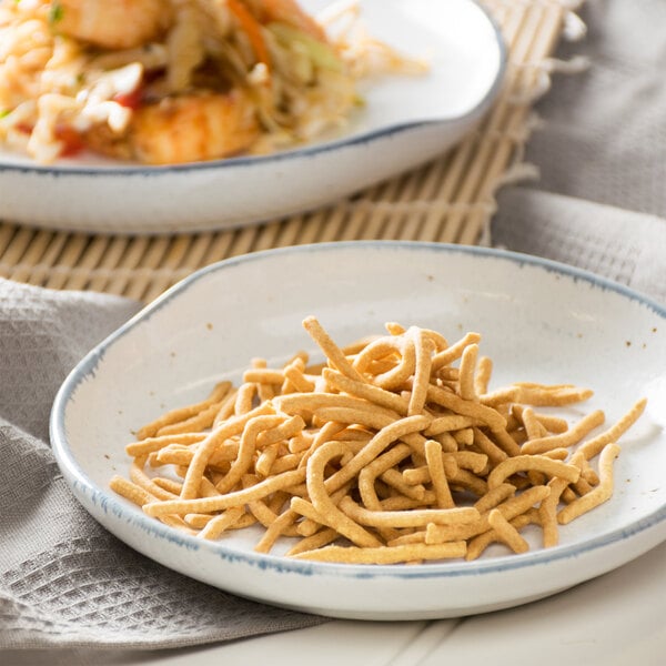 La Choy 24 oz. Can Chow Mein Noodles - 6/Case