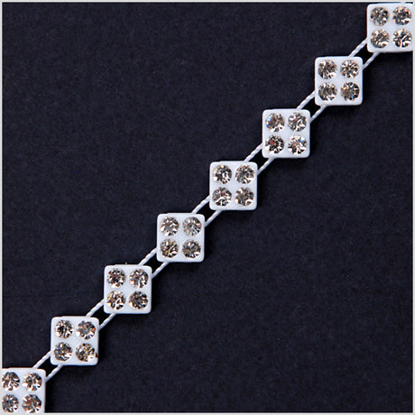 3.2mm White/Crystal Plastic & Glass