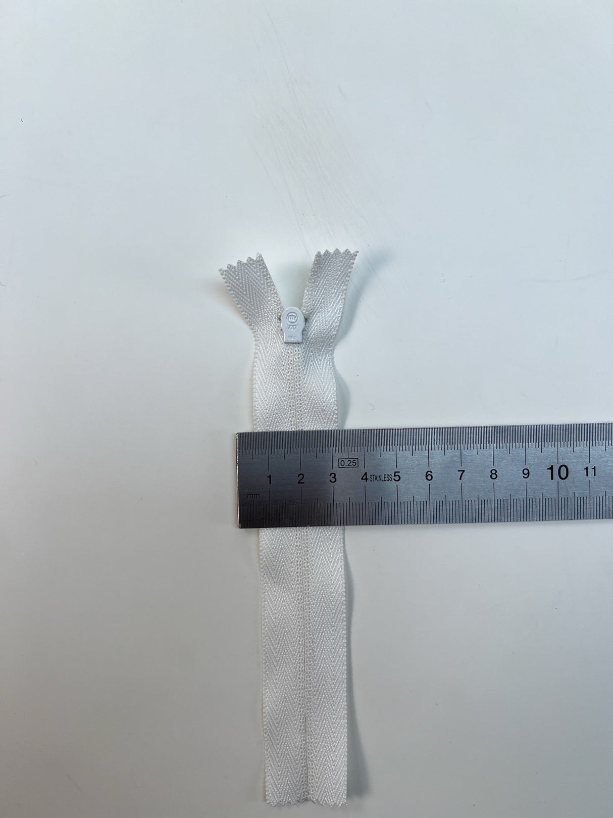 Polyamide Metal Sewing Notions White Shade