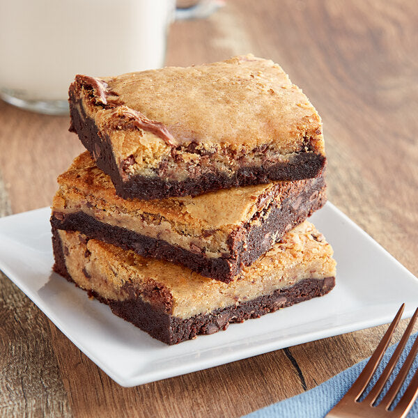 David's Cookies 4 oz. Pre-cut Brookie Brownie Cookie Bars 24-Count Tray - 4/Case