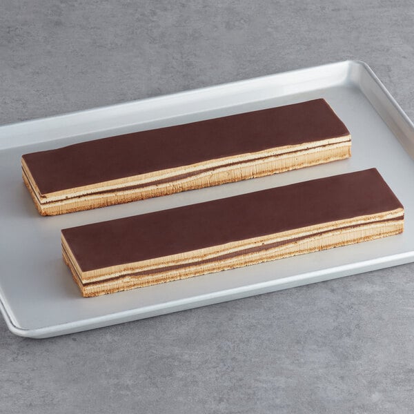 White Toque Opera Strip Cake 24 oz. - 6/Case