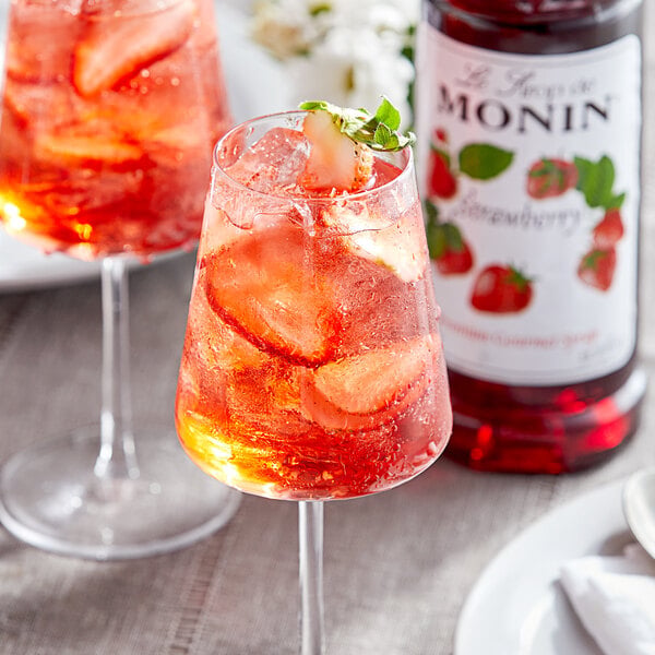 Monin Premium Strawberry Flavoring / Fruit Syrup 1 Liter - 4/Case