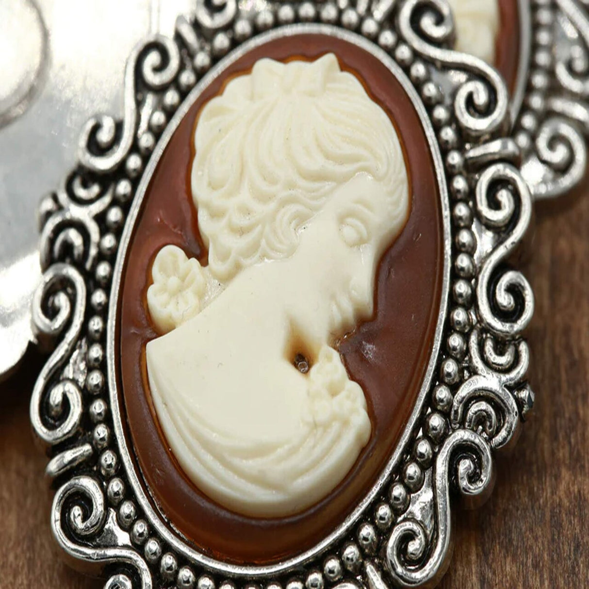 1 Pc Flat Lightweight Silver Ivory Silhouette Cameo Antique Brass Frame