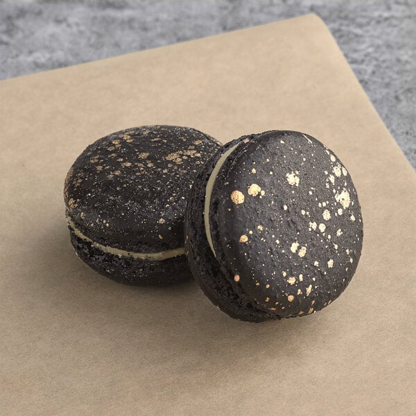 Macaron Centrale Luxe Black and Gold Macaron - 50/Pack