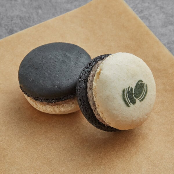 Macaron Centrale Classic Cookies and Cream Macaron - 100/Case