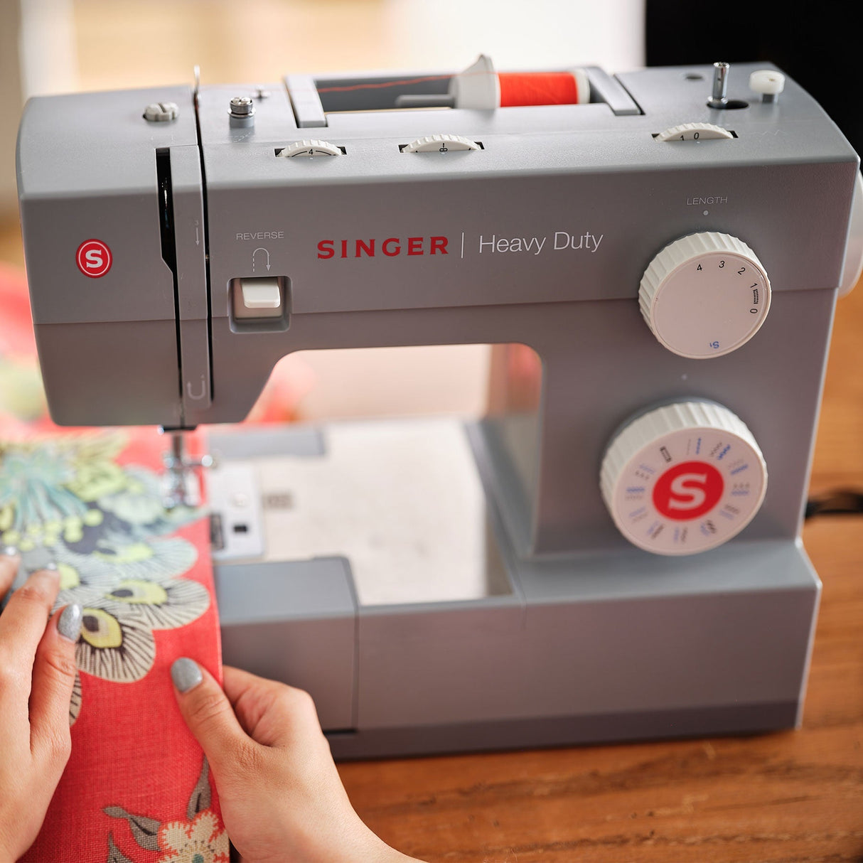 SINGER Heavy Duty 4423 Sewing Machine - Heavy Duty Sewing Machine, 97 Stitch Applications, One-Step Buttonhole (1 Unit)