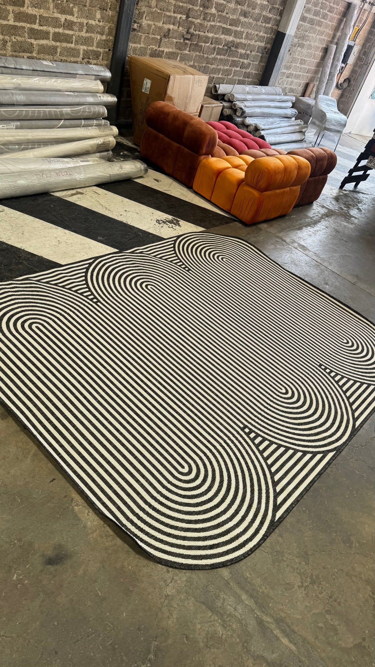 TOV 305 Polypropylene Fabric - Black & Ivory Geometric, Indoor/Outdoor Rug, Organic Live Edge (1 Piece)
