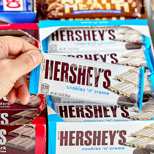 HERSHEY'S Cookies 'n' Creme Chocolate Bar 1.55 oz. - 432/Case